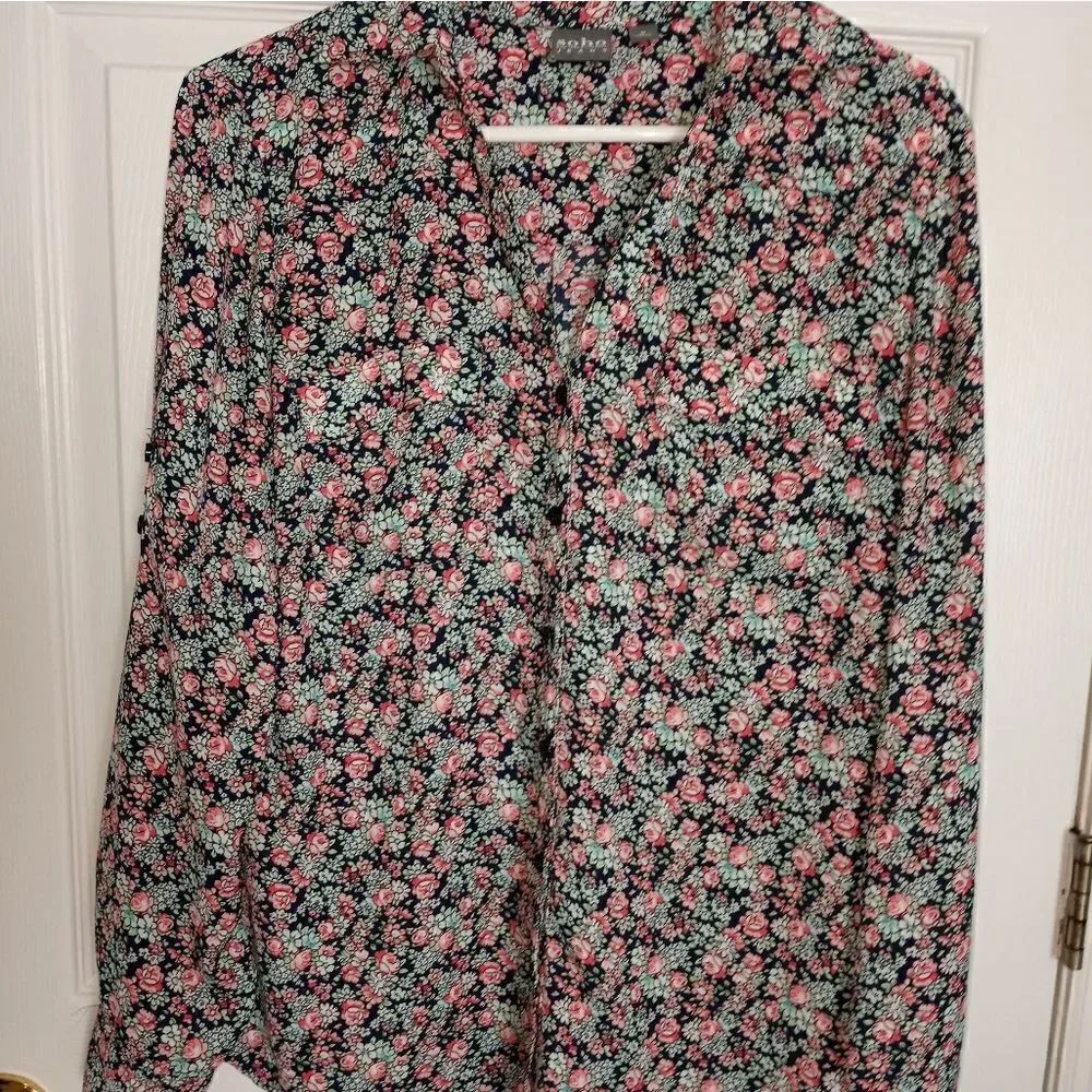 New York & Company M Mlticlrd Buttonup LslvsPockets Floral V-Neck Women's Shirt.